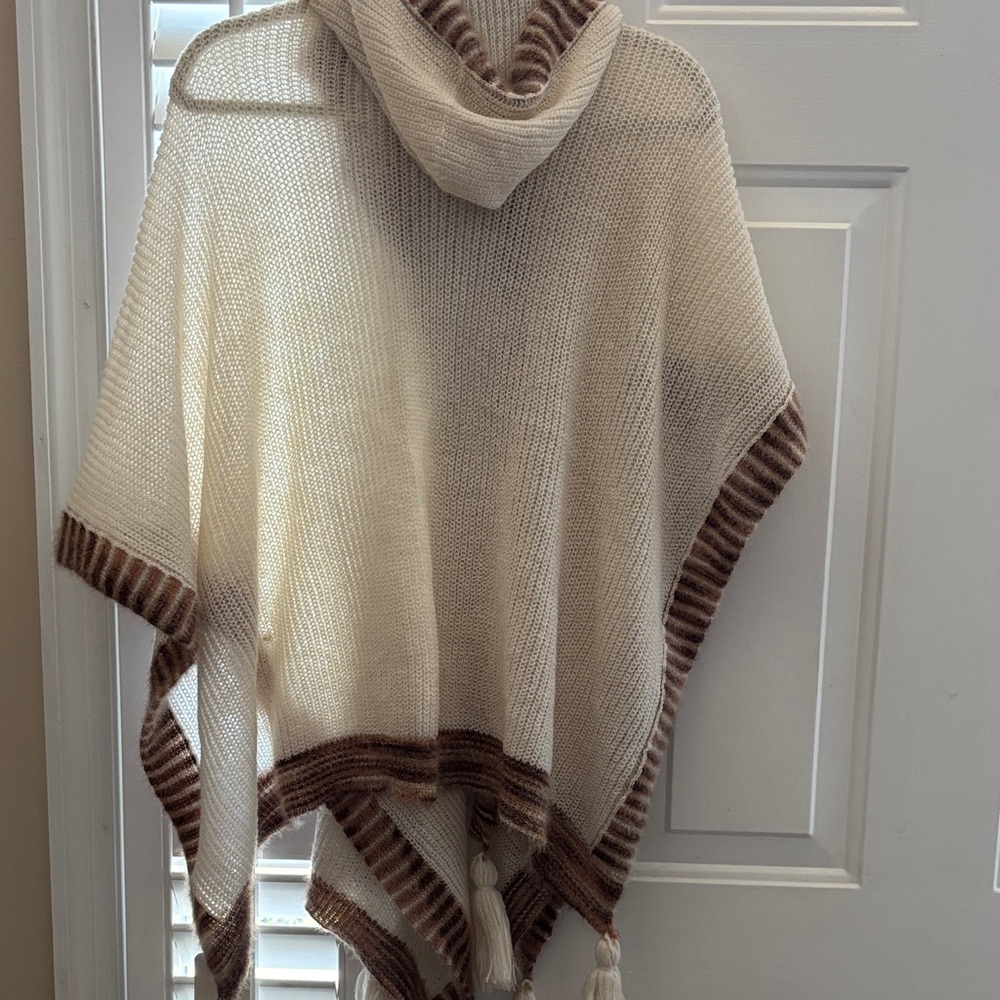 Woman’s wrap with hoodie Cream and Brown NWT - Picture 5 of 6